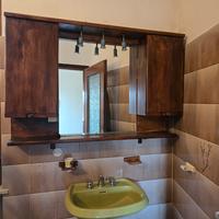 Mobile bagno vintage con specchio e luci