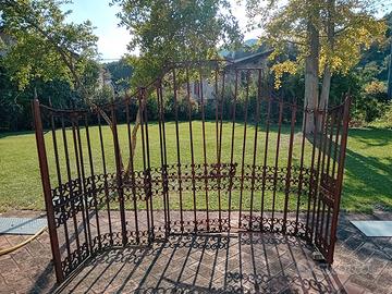 Cancelli antichi in ferro battuto 