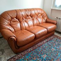 Divano letto e poltrona in pelle