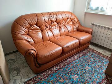 Divano letto e poltrona in pelle