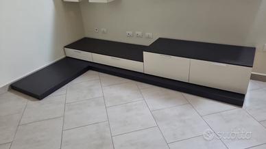 Mobile in legno con cassetti da soggiorno tv