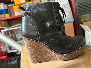 Scarpe nere con zeppa