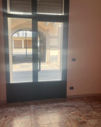 Via umberto Bra locale con 2 vetrine
