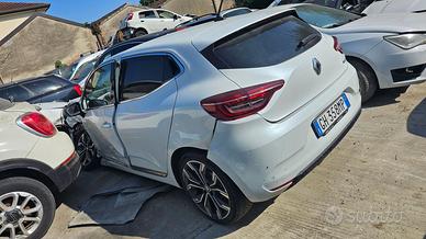 Renault Clio 5 Hybrid incidentata