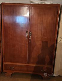 armadio in legno 
