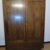 Armadio antico in legno