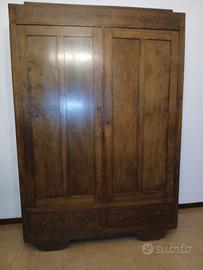Armadio antico in legno