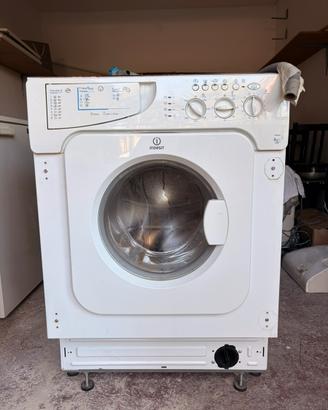 Lavatrice ad incasso Indesit