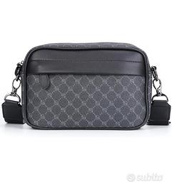 Tracolla in pelle uomo elegante