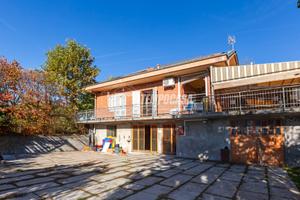 VILLA CON TERRENO PIANEGGIANTE