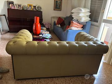 Divano Chesterfield 2 posti in pelle capitonné