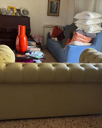 Divano Chesterfield 2 posti in pelle capitonné