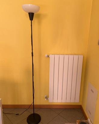 Lampadario e tavolini