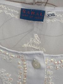 Copricostume bianco con ricami e paillettes