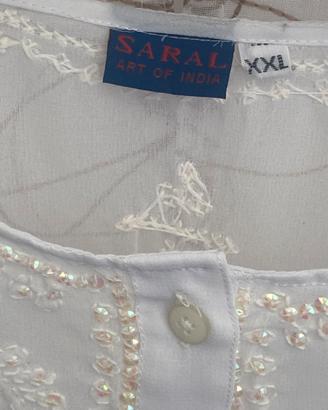 Copricostume bianco con ricami e paillettes