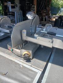 2 affettatrici 220 v  380 v 