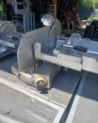 2 affettatrici 220 v  380 v 