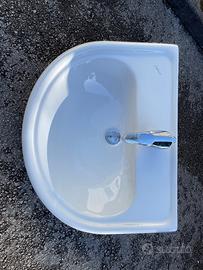 Sanitari bagno con rubinetteria