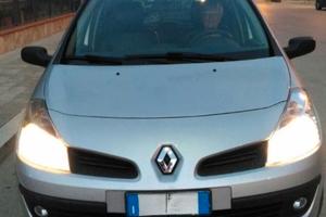 Auto Renault Clio 1.5 diesel.