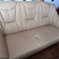 DIVANO in pelle. Set divani in pelle e poltrona