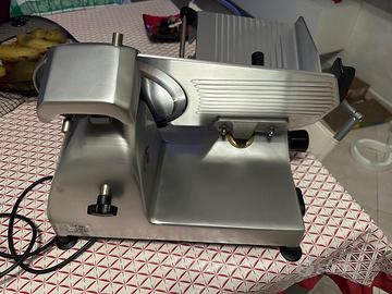 AFFETTATRICE PROFESSIONALE