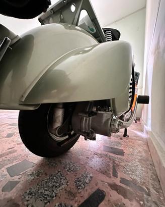 Vespa faro basso “Vacanze Romane” V30T