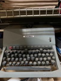 Macchina da scrivere olivetti