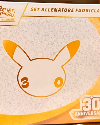 Pokemon 30 Anniversario ETB Set Allenatore 30th IT