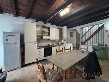 Zevio centro: quadrilocale parzialmente arredato