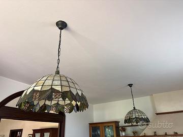 Coppia di lampadari in stile Tiffany