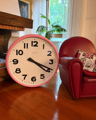 Orologio di grandi dimensioni.