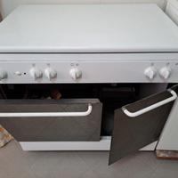 Cucina a gas con forno elettrico