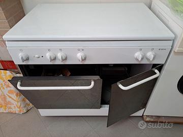 Cucina a gas con forno elettrico