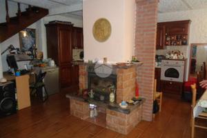 CASA SEMINDIPENDENTE A ZENEVREDO