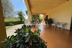 Villa di 260 m² con più di 5 locali e box auto a F