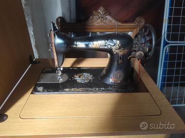macchina per cucire d'epoca marca Singer 