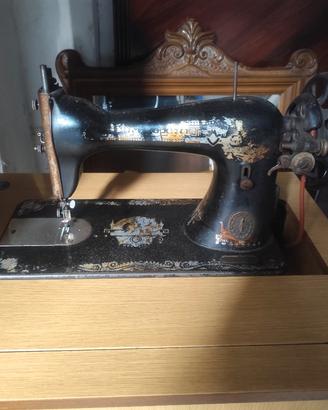 macchina per cucire d'epoca marca Singer 