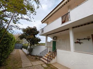 Casa al mare con giardino
