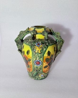 Vaso anni '50 firmato con animali in rilievo