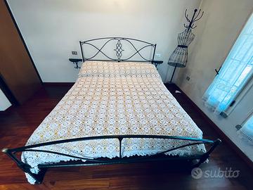 Copriletto matrimoniale a uncinetto  fatto a mano