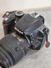 Nikon D3200 + obiettivo kit + 2 batterie extra