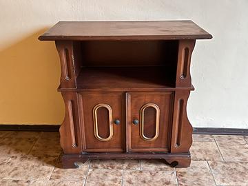 Mobile con ruote portariviste