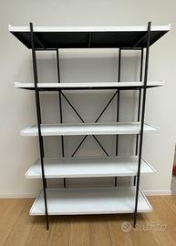 Elegante libreria minimale da soggiorno