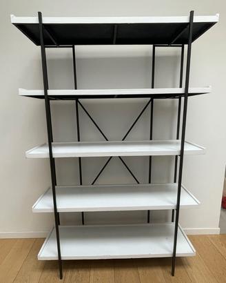 Elegante libreria minimale da soggiorno