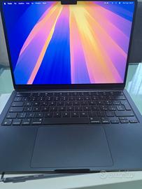 MacBook Air M2 Blu Mezzanotte – Pari al Nuovo