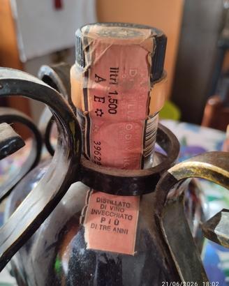 Liquore vintage con supporto in ferro  battuto 