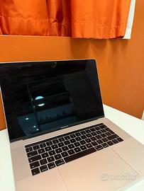 MacBook Pro 15 2017 i7 • 16GB • 256GB