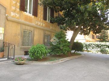 MONOLOCALE A ROMA