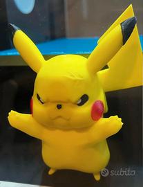 Statua pikachu buffo