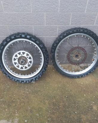 coppia ruote Suzuki  RM.  250.  125anno 2000